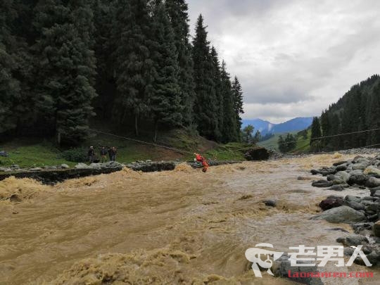 新疆降雨引发山洪 10名群众被困情况十分危急