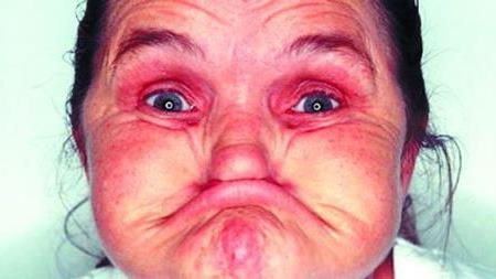 “世界最丑的女人” 鬼脸技巧精湛入世界吉尼斯纪录