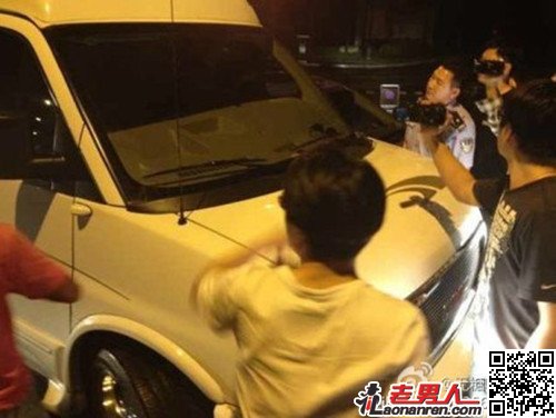 释小龙司机殴打摄影师黄亮 释小龙全程拒绝下车【图】