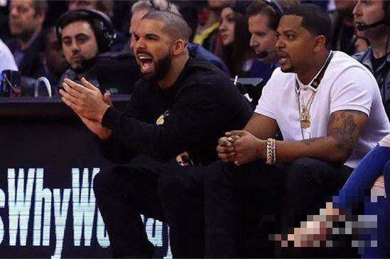 著名说唱歌手Drake遭NBA联盟警告 歌手Drake为什么遭NBA警告