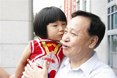 海南陈小涛 海南原地税局副局长陈谟林因受贿罪获刑15年