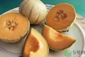 香瓜瓤籽可以吃吗？香瓜皮能吃吗？