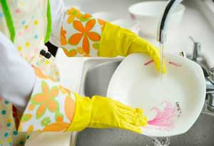 洗碗不当 残留细菌和化学成分易危害人体