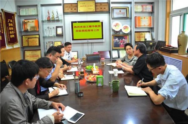 当代著名教育家冯恩洪教授莅临锡林郭勒职业学院参观访问
