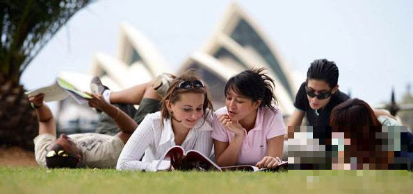 澳大利亚移民学生成绩好过本地人？澳媒：重视教育程度不同