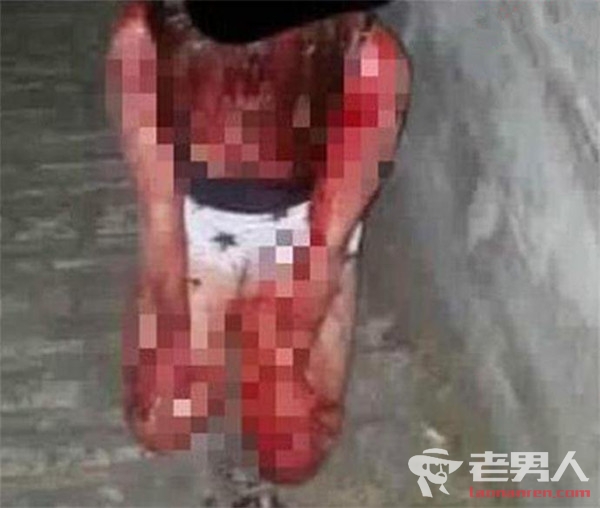 少女遭霸凌全身鲜血跪地 实拍14岁女孩被打成血人