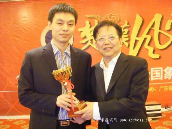 >谢靖与胡荣华 04年中国象棋谢靖最风光 他会成为第二个胡荣华吗