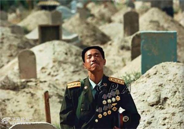 >西藏运输兵张良善 有一种痛失叫奉献 他 是一位西藏运输兵 军功章代表着 他是谁??