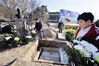 侯耀文去世4年后安葬 郭德纲未送行 称没接通知