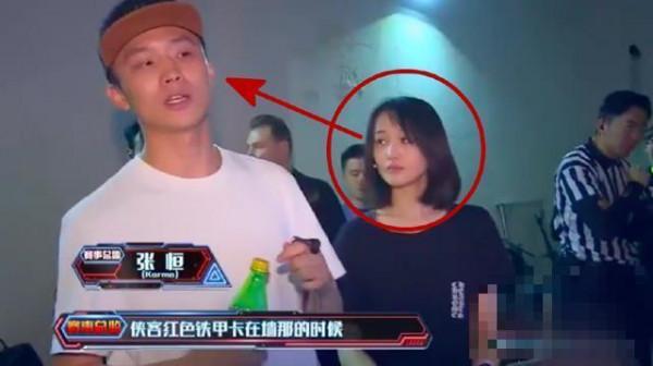 >郑爽男友张恒是高冷暖暖男也是高富帅，还开着一辆保时捷？