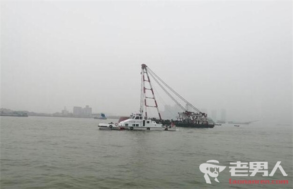 珠江口大虎山对开水域一货船沉没 8人获救3人失踪