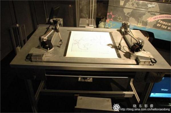 >刘小康椅子展 首届北京国际设计三年展卫星展椅子情 椅子戏开幕