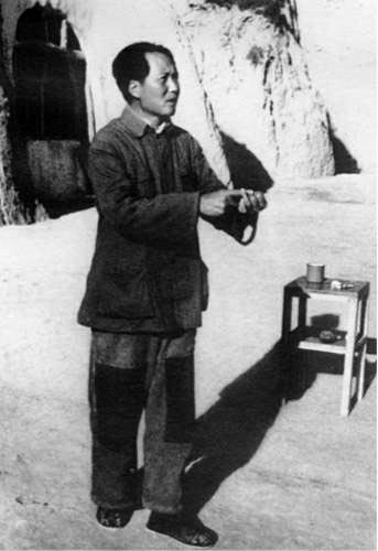 毛泽东:历史上第一个与&quot;官国&quot;传统决裂的人  梁柱