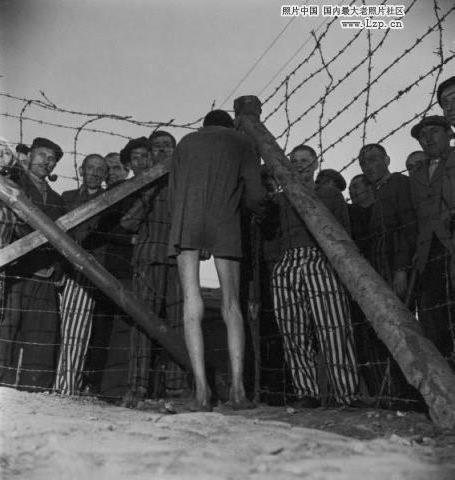 >二战黑镜头:德国纳粹集中营惨烈屠杀(布痕瓦尔德集中营、原版)