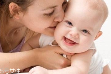 婴儿乳液和宝宝润肤霜哪个好？婴儿乳液和宝宝润肤霜区别
