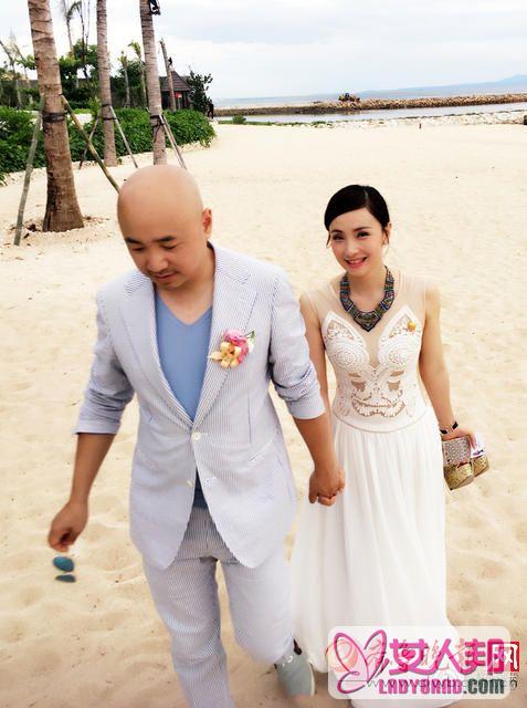 很少秀恩爱！徐峥陶虹同框漫步海滩 被拍成结婚照即视感(图)