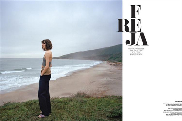 >超模Freja Beha Erichsen登上《Vogue》杂志封面