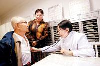 >北京推进“医养结合” 明年养老院将全部具备医疗条件