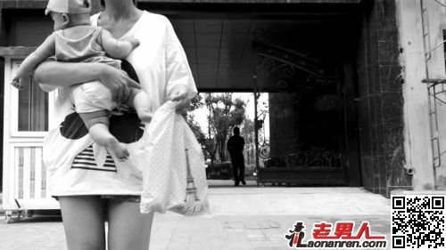 人奶交易暗访：哺乳妇女抱着孩子来卖奶【图】