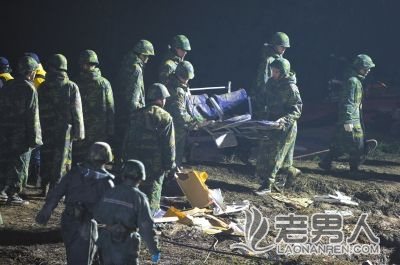 台湾坠河客机救援现场:七旬老兵自救后连救四人