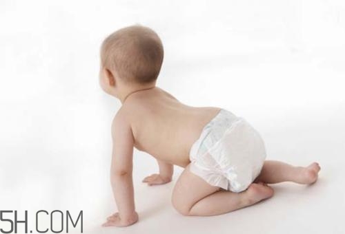 宝宝腿纹不对称是怎么回事？婴幼儿的生长发育标准是怎样的？