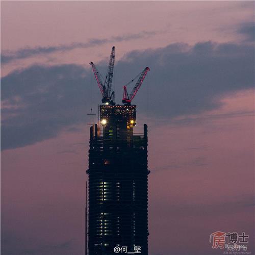 逾越“小蛮腰”:广州榜首楼房东塔封顶:530米