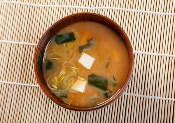冬季失眠怎么办 早上喝味噌汤