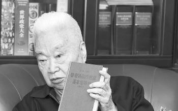 王汉斌和乔雪 王汉斌:香港社会要形成遵守和维护基本法的良好风尚