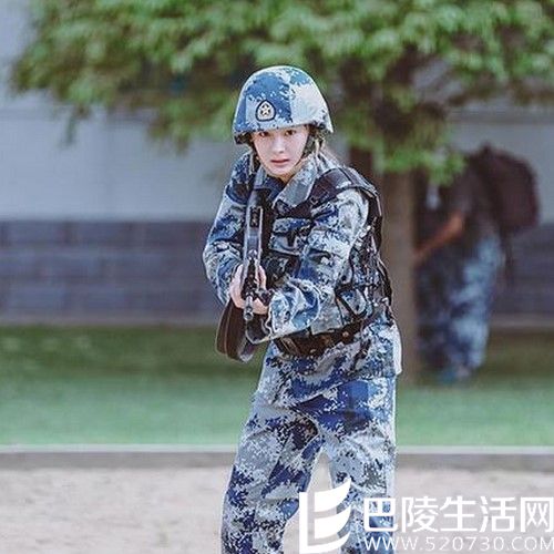 杨幂素颜好看吗 杨幂被赞敬业