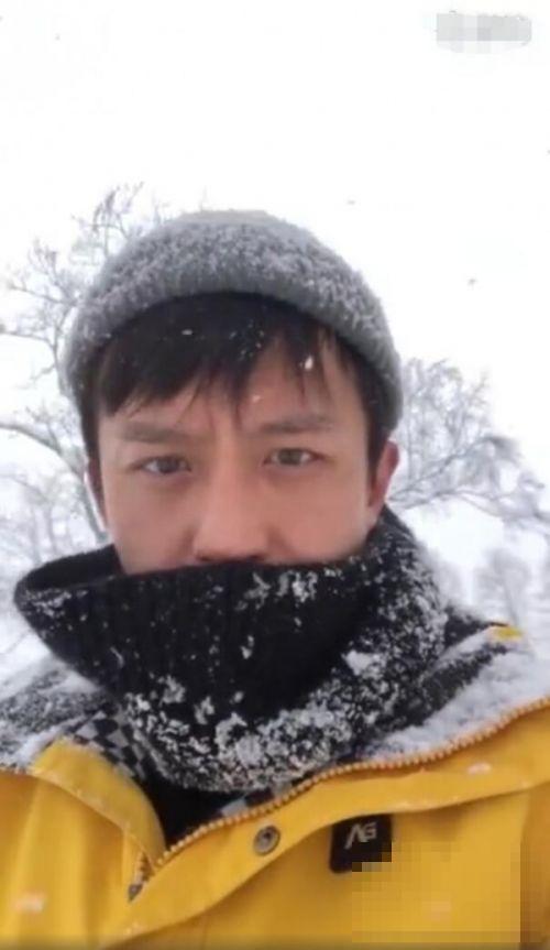 邓超晒自拍视频脸埋雪地自称冻龄 网友：头回见脑子进雪的
