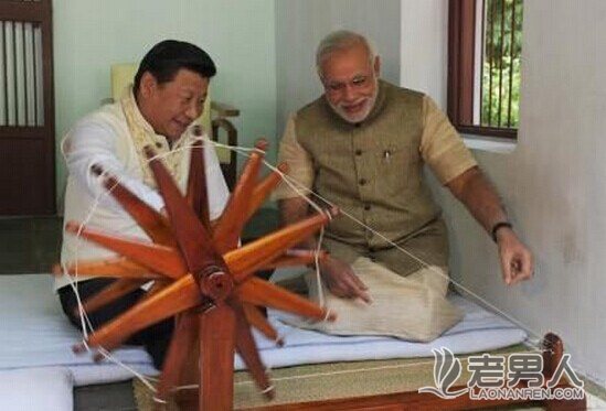 习近平与印度总理共摇甘地纺车