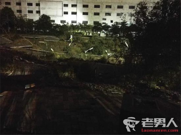 广东佛山路面塌陷 紧急封路抢救调查事故原因