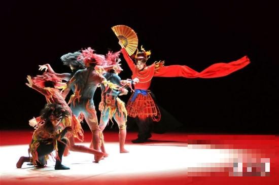 中国古典舞《粉·墨》在波兰上演