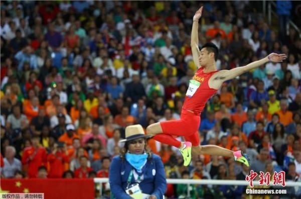 >王嘉楠跳远 20岁王嘉男奥运跳远排第5 中国队跳远行进在路上