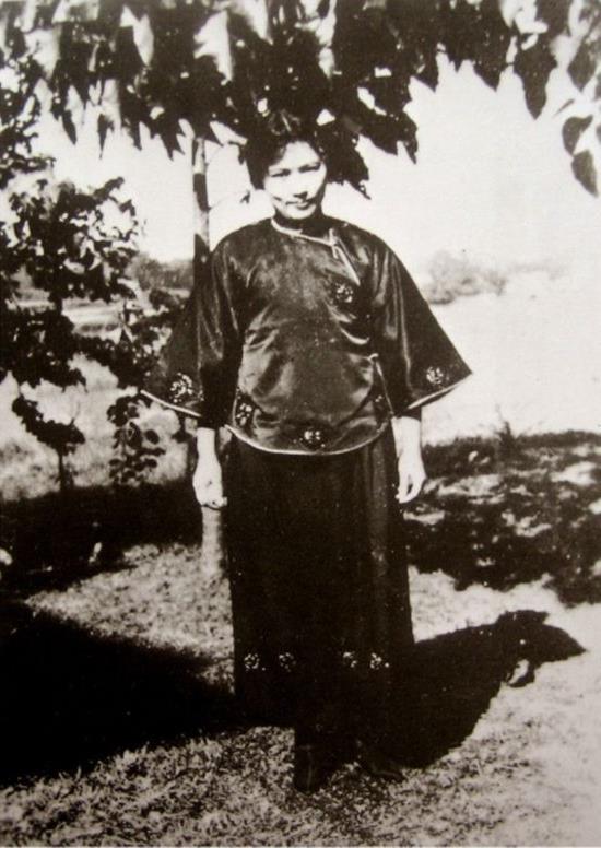 杨开慧还没死贺子珍 杨开慧1930年才死 而毛泽东和贺子珍1928年就结婚了