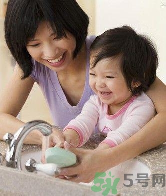 >秋季幼儿如何预防感冒？秋季幼儿感冒怎么办？