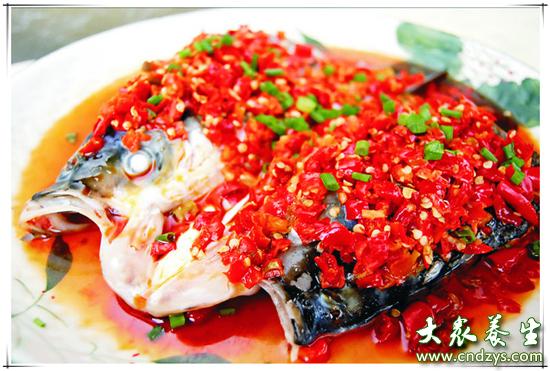 剁椒鱼头-湖南经典名菜剁椒鱼头的做法