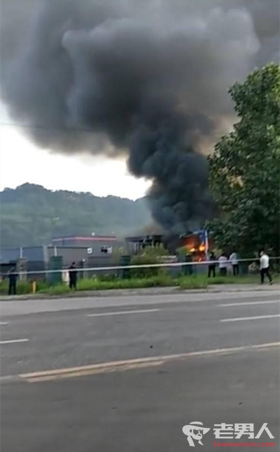 四川江安爆燃事故致19死12伤 事故原因正在调查中