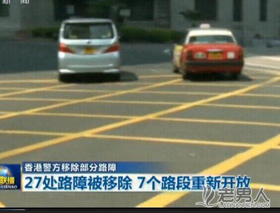 香港多条道路恢复通车 警方准备移除旺角非法障碍物