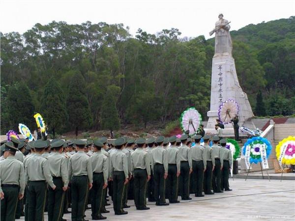 俞秀松的儿子 杰出的革命活动家俞秀松烈士纪念铜像落成