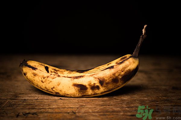 香蕉皮有黑点还能吃吗？香蕉怎么保存不变黑？