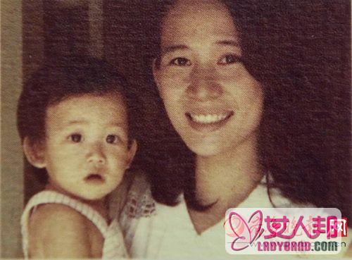 >林志玲首度公开1岁时和妈妈的合照 简直与妈妈如出一辙 基因决定一切啊！（图）