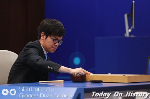 人机大战柯洁二战皆败 AlphaGo2-0获胜
