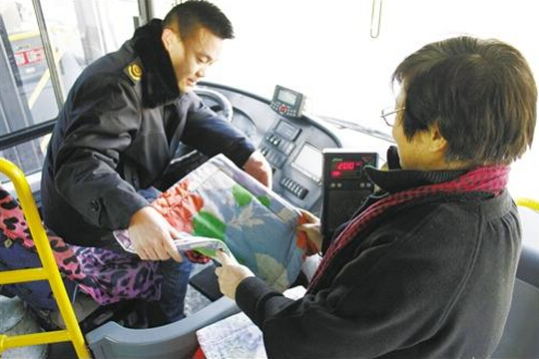 >王桂芬去哪了 王桂芬20多天缝了40个爱心坐垫送给公交司机和乘客