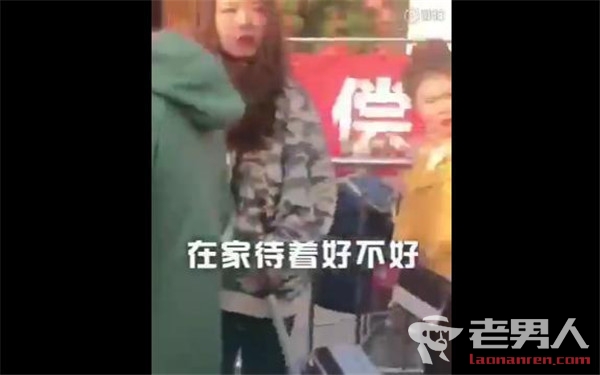 300斤小伙挤地铁被大爷骂哭：这么胖还来影响别人