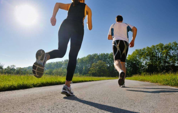 >长期跑步对身体有哪些好处？饭后四个动作瘦身减腰