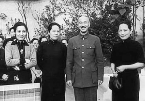 宋庆龄三姐妹简介 蒋介石日记中的宋氏三姐妹 对宋庆龄比较疏远