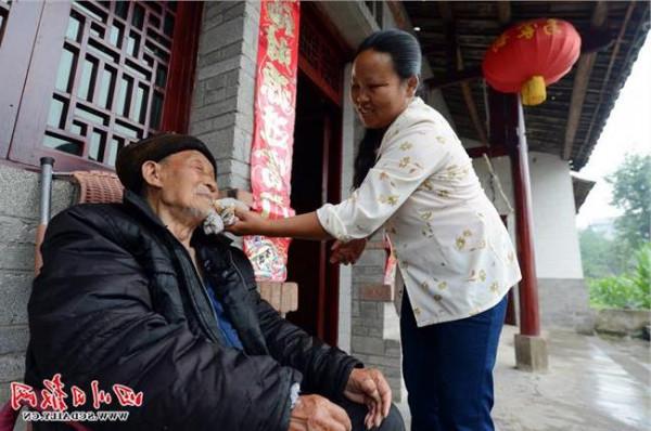 >袁志的老婆 袁志珍:百岁老人的好儿媳 30年如一日照顾婆婆