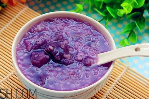 >紫薯粥放碱变绿能吃不 紫薯粥为什么是绿色的