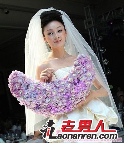 绝妙搭配 新娘捧花与绚丽婚纱【图】